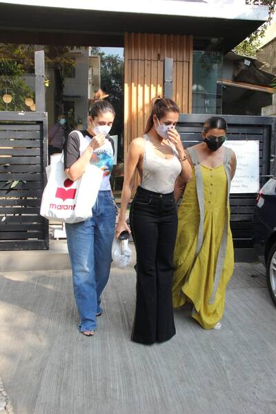 Kareena Kapoor's day out with besties