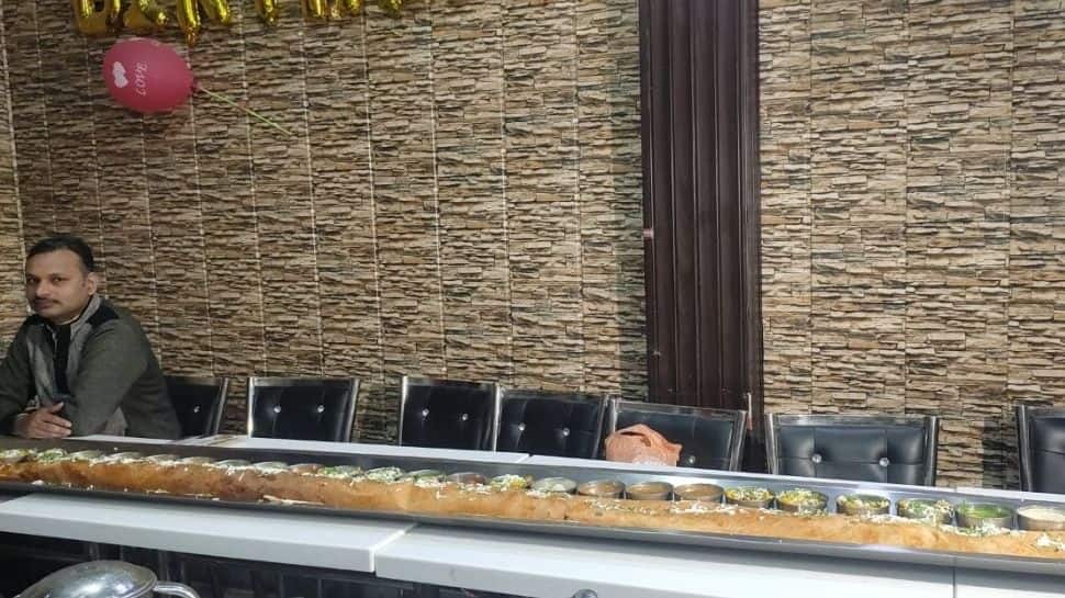Eat THIS 10-feet-long dosa in 40 minutes and win Rs 71,000: Delhi eatery's unique challenge Eat THIS 10-feet-long dosa in 40 minutes and win Rs 71,000: Delhi eatery's unique challenge