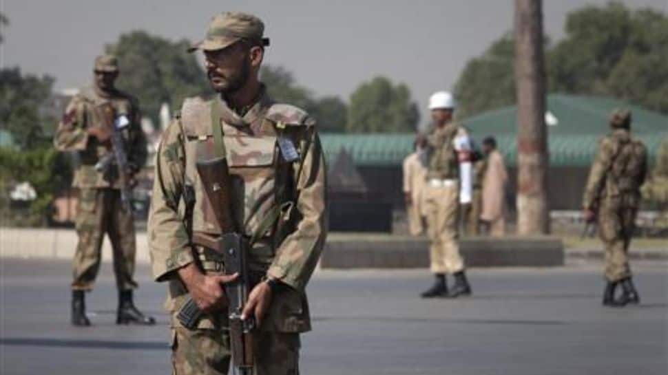 Balochistan insurgents attack two Pakistan military bases, at least 7 soldiers killed