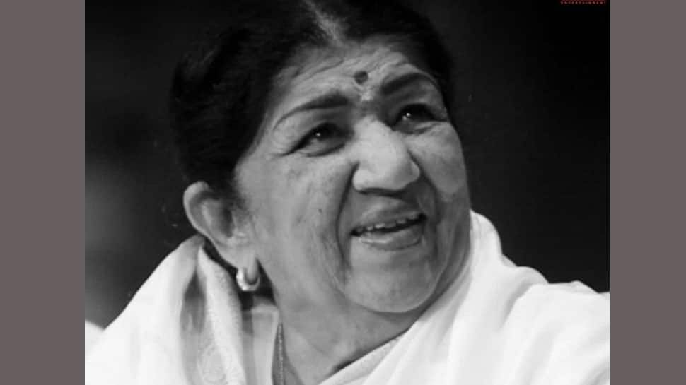 Lata Mangeshkar&#039;s death BREAKS Bollywood, Salman Khan, Akshay Kumar mourn demise