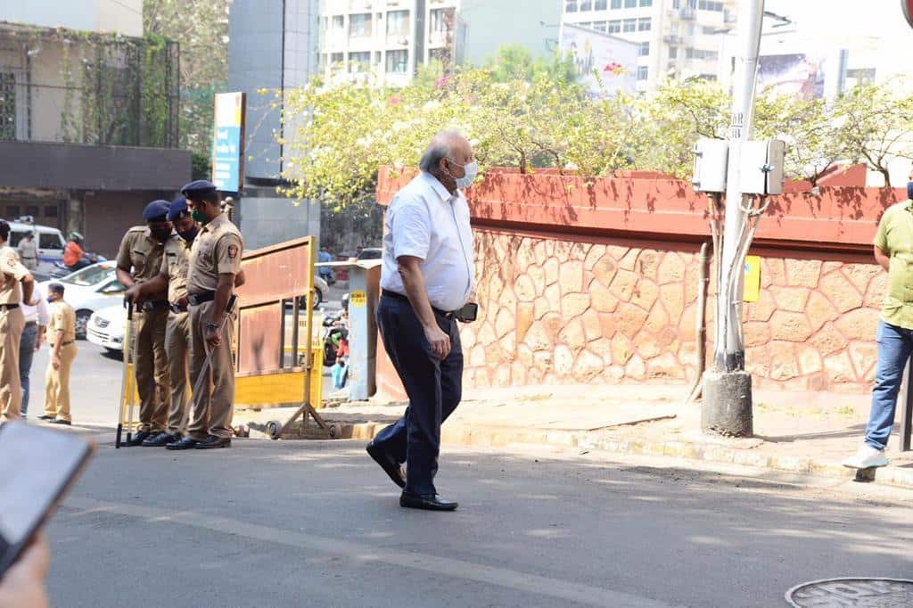 VIP Films Bharat Shah spotted outside Lata Mangeshkar's residence