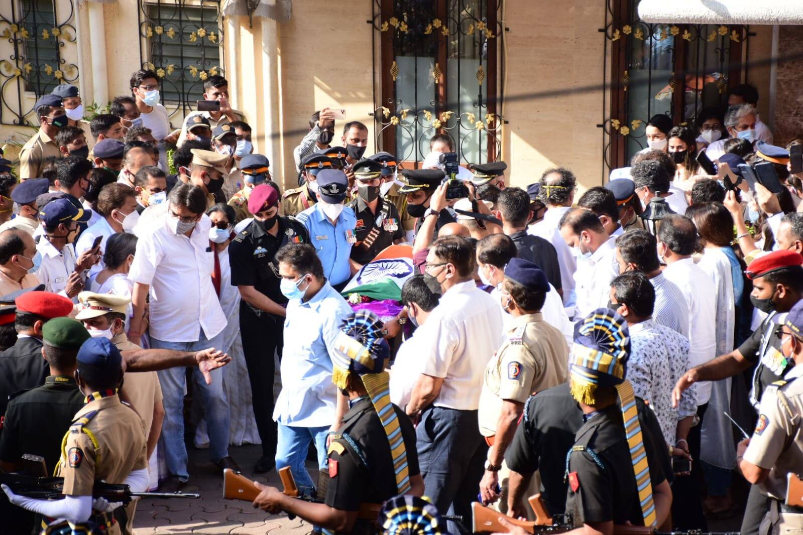 Lata Mangeshkar's body reaches her residence