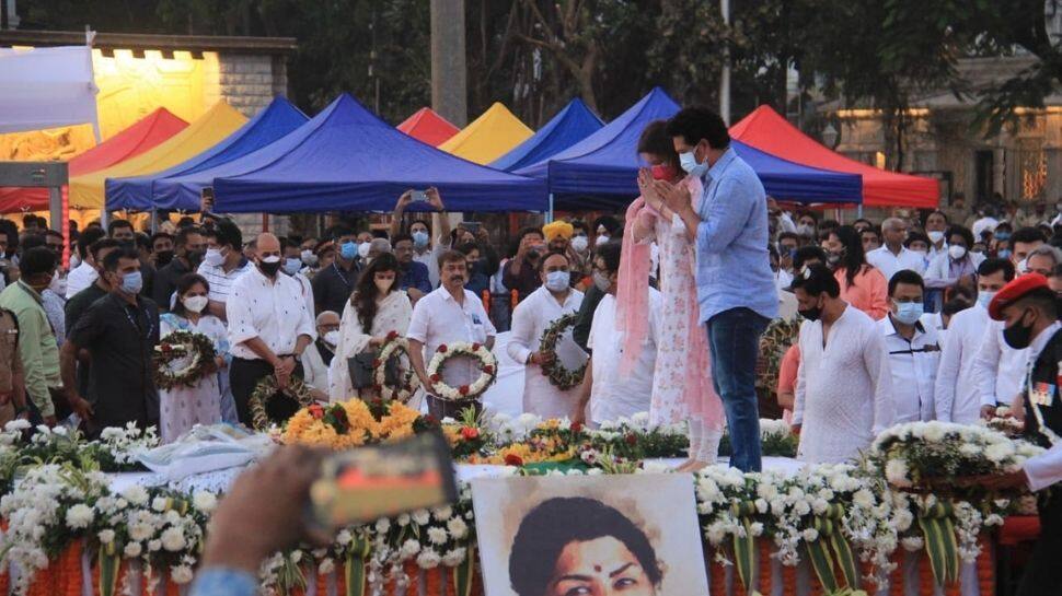 Sachin Tendular and his wife paid their last respects