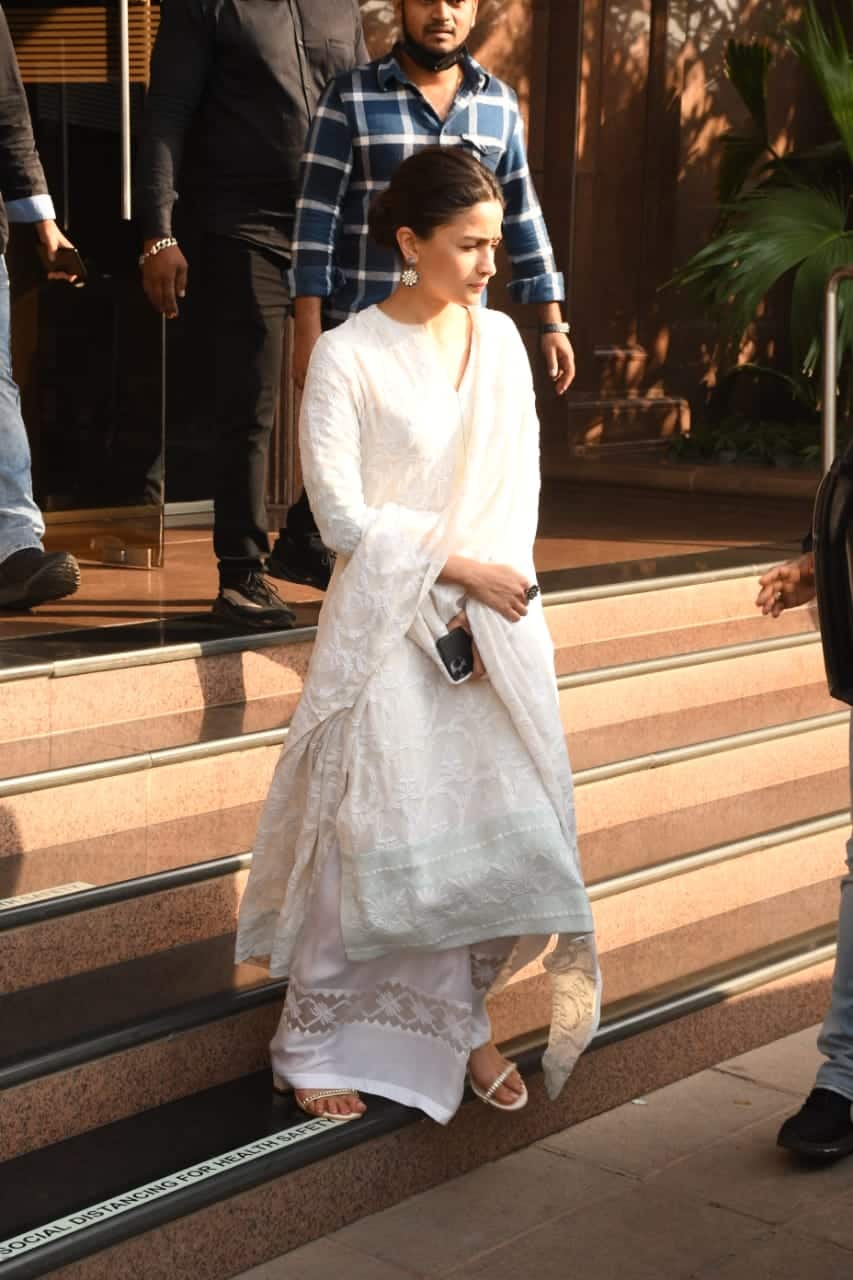 Alia Bhatt's White Pallet Fashion At Berlinale For Gangubai Kathiawadi  Premiere