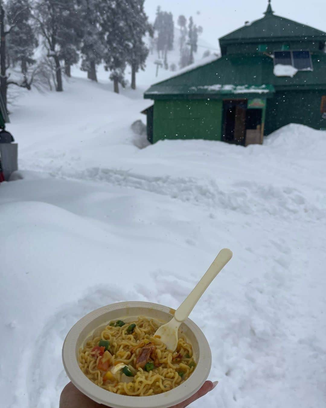 Mouni enjoys piping hot Maggie in the mountains