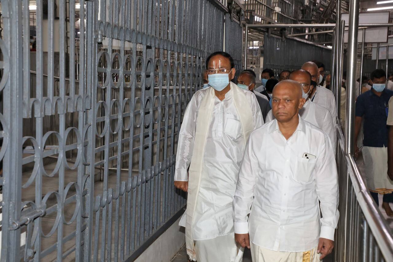 VP Naidu Venkaiah Naidu reached the auspicious Sri Venkateswara Swamy temple in Tirumala on Thursday.