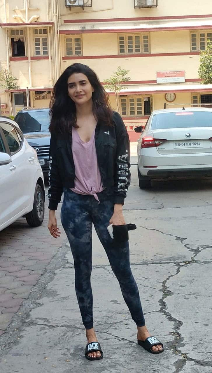 Mumbai : Indian actress Karishma Tanna Spotted Post Workout At Bandra in  Mumbai