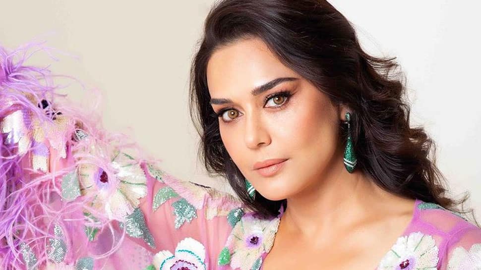 IPL 2022 Mega Auction: Preity Zinta cradles newborn baby in arms, plans to watch new PBKS squad from home!