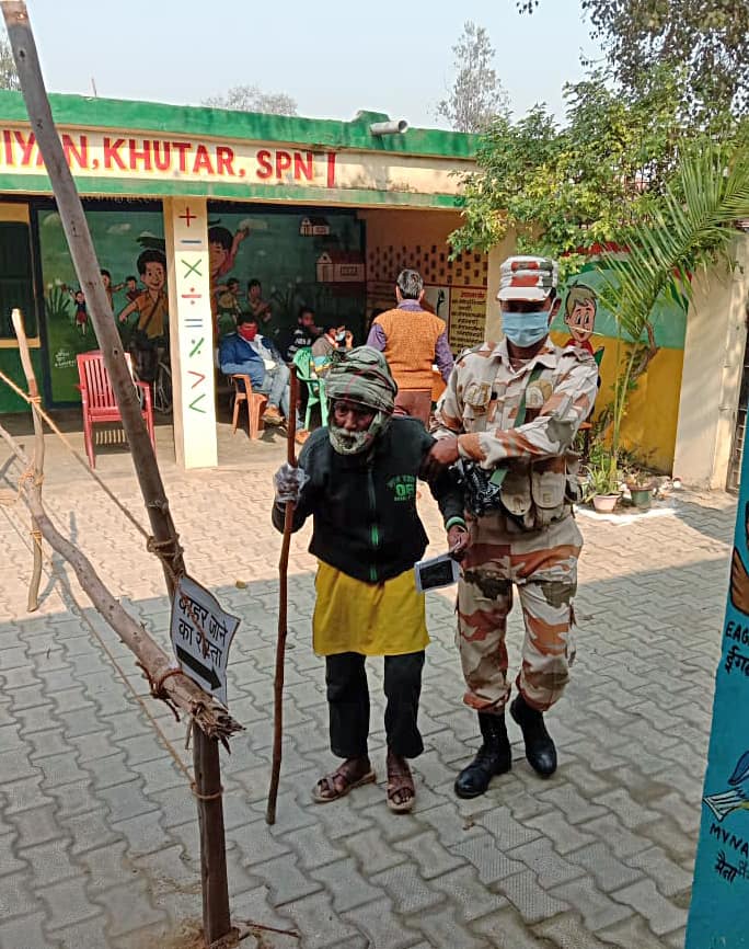 Elderly voter being assisted by the Indo-Tibetan Border Police in UP.