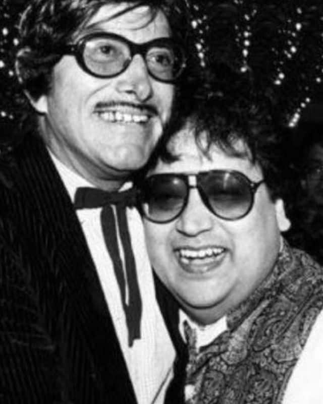 Bappi Lahiri is all smiles as he gets photographed with Raj Kumar