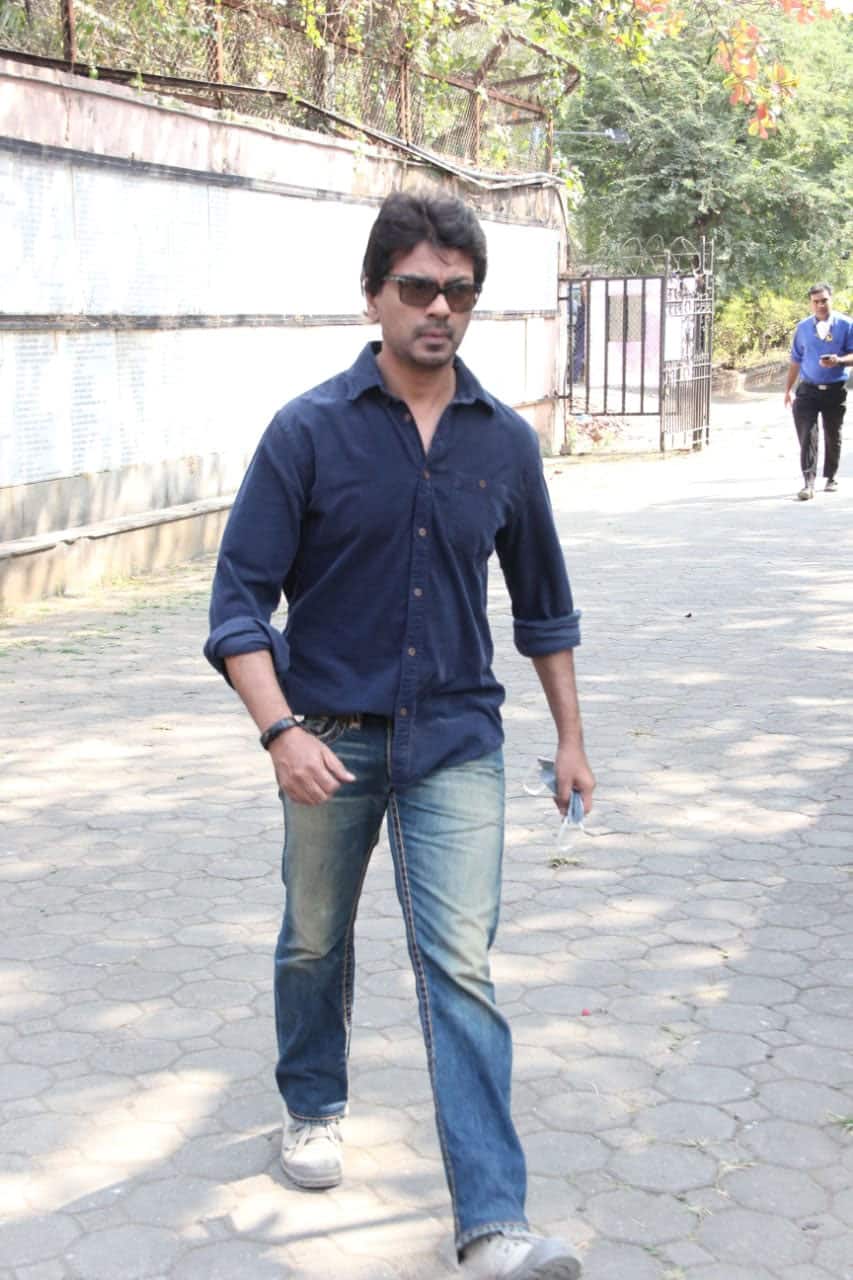 Producer-actor Nikhil Dwivedi rushes to Vile Parle crematorium