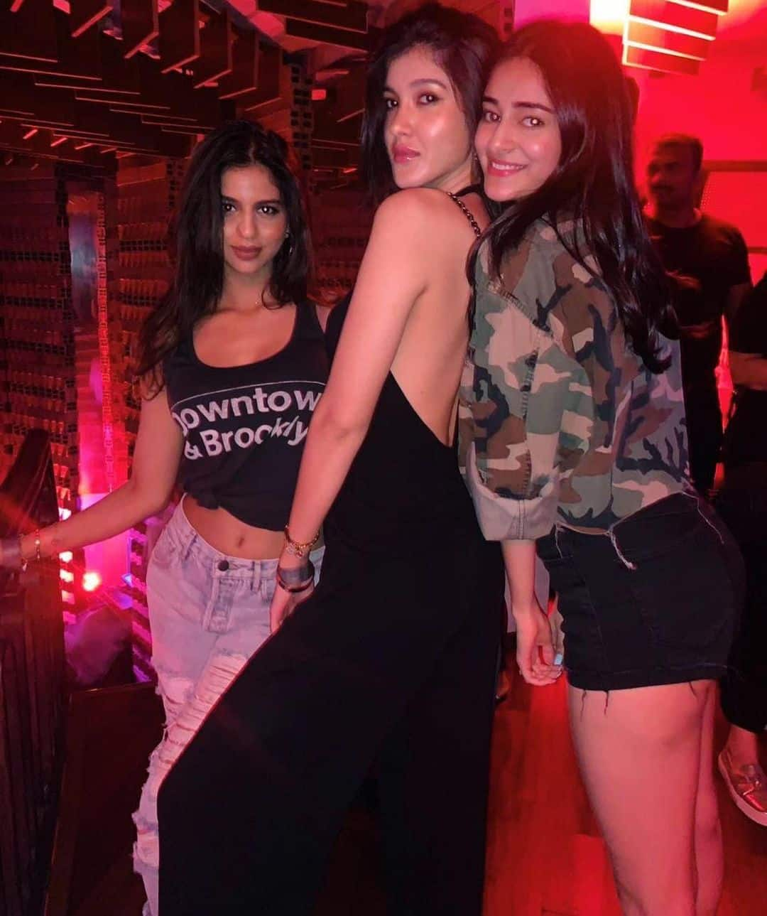 Suhana, Ananya and Shanaya party together