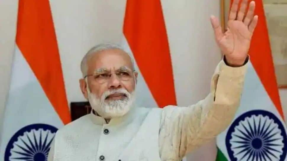 PM Narendra Modi receives grand welcome in Unnao amid loud cheers; watch