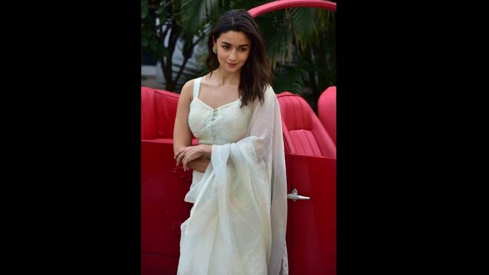 Alia Bhatt looks like a dream in white saree during Gangubai Kathiawadi ...