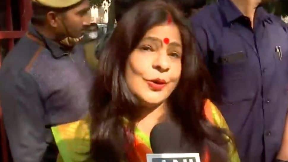UP Assembly Elections 2022: Folk Singer Malini Awasthi sings, urges people to cast votes- Watch video
