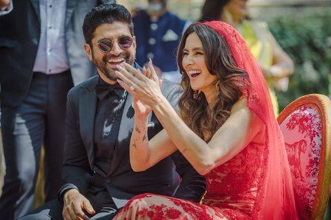 Happy moments from Farhan Akhtar and Shibani Dandekar's wedding!