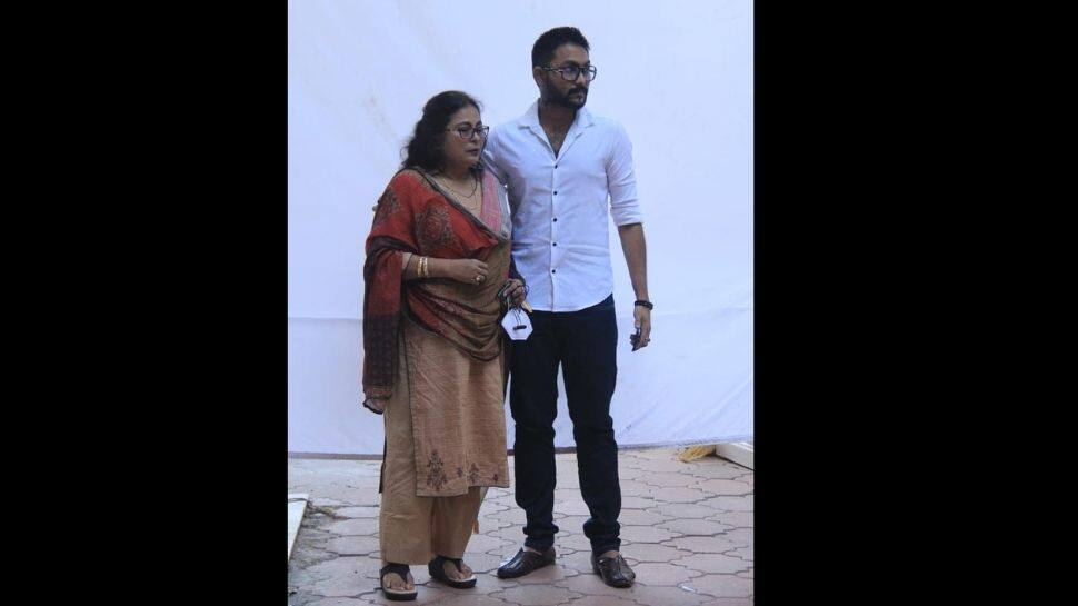 Jaan Kumar Sanu with mom