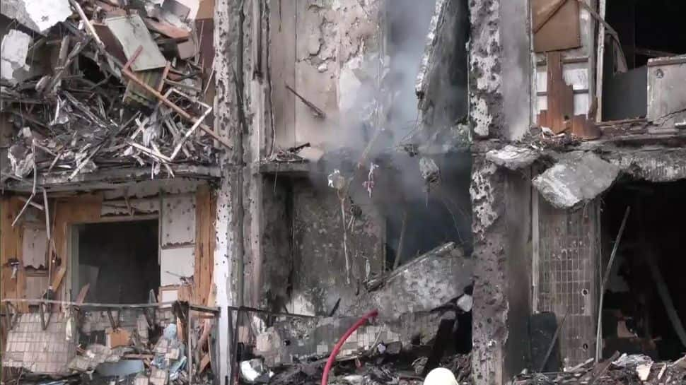 Russian aircraft crashed into a residential building