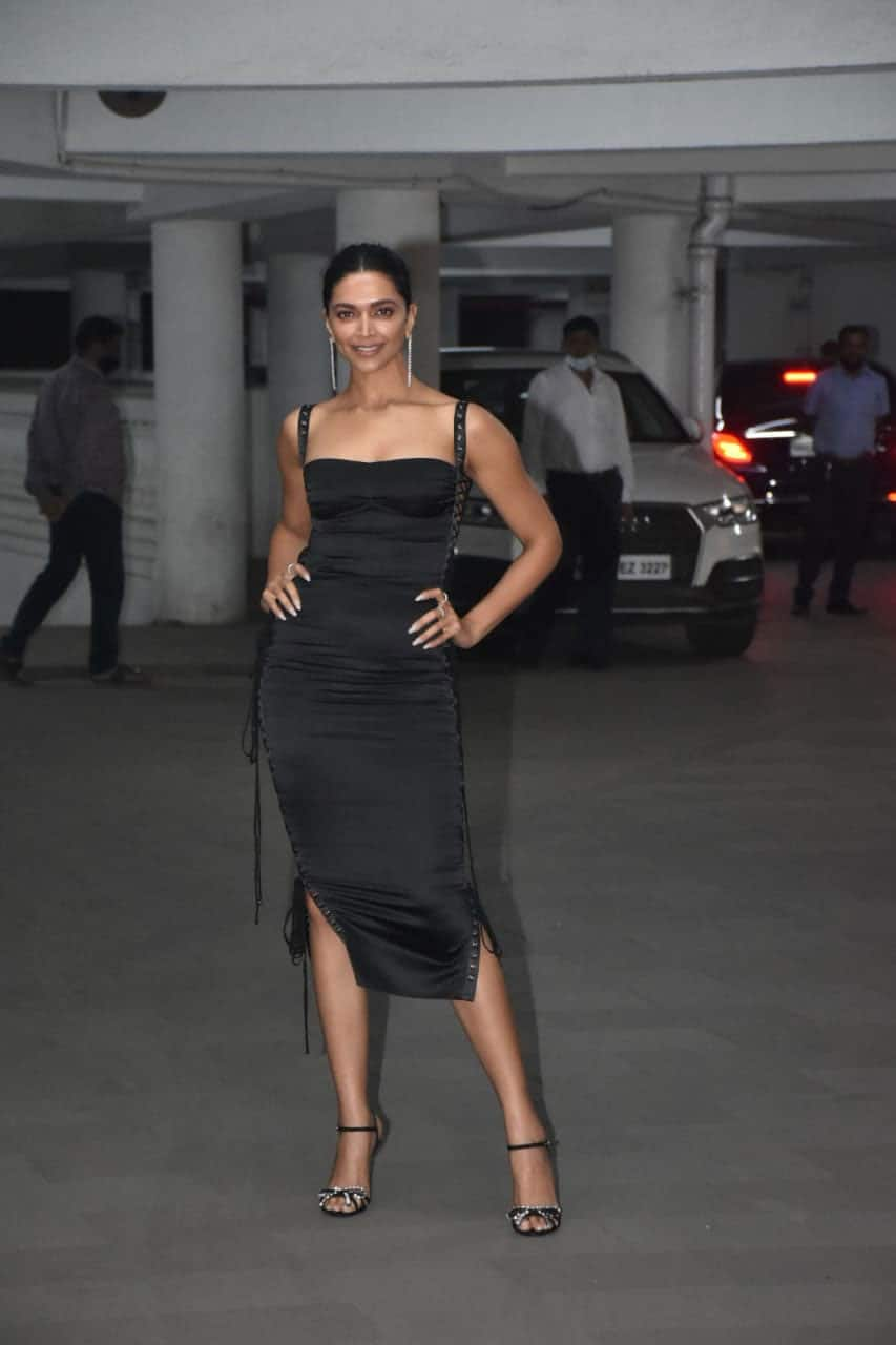 Deepika Padukone flaunts her svelte figure in a black bodycon dress