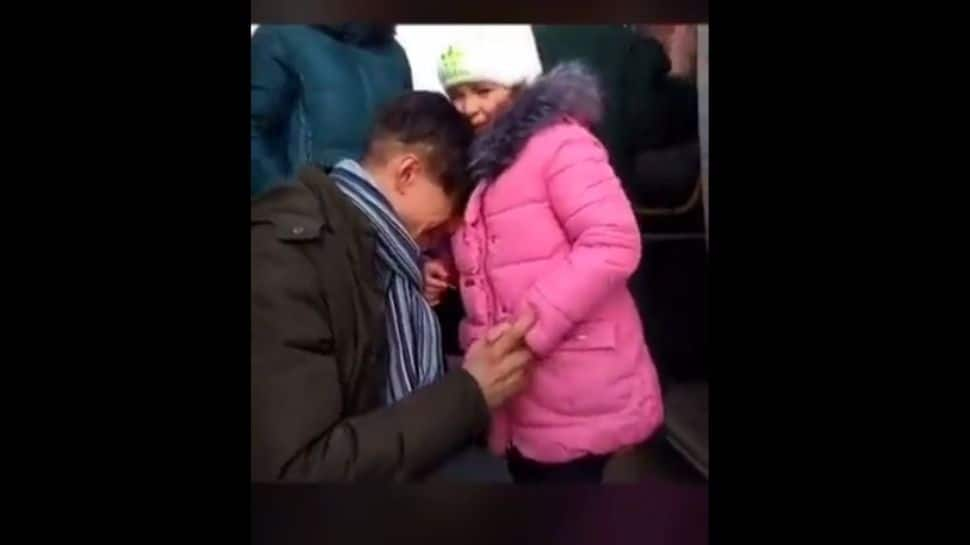 Heartbreaking! Ukrainian father, daughter cry as they bid each other goodbye amid war