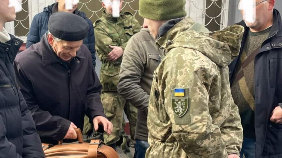 As Russian invasion continues, 80-year-old turns up to join Ukrainian army; heartbreaking pic goes viral