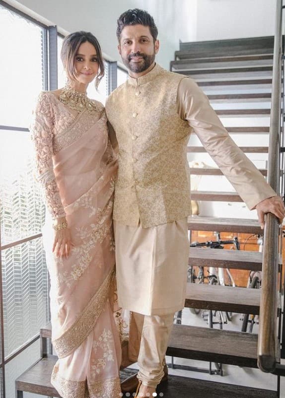The duo opted for Anamika Khanna and Sabyasachi for their D-Day!