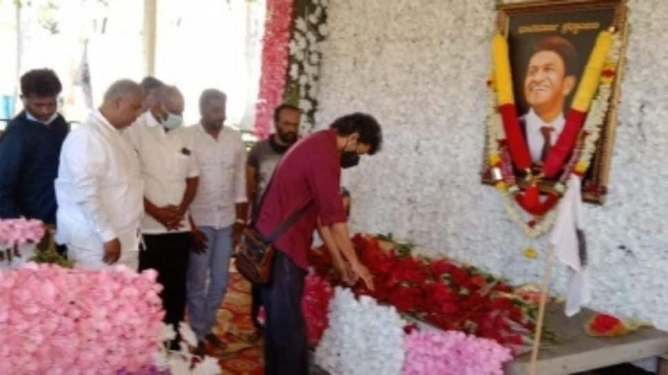 Tamil actor Vijay pays homage to late actor Puneeth Rajkumar