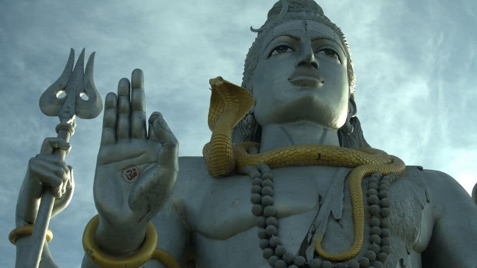 Maha Shivratri 2022: Dedicate this aarti to Lord Shiva to seek his divine blessings!