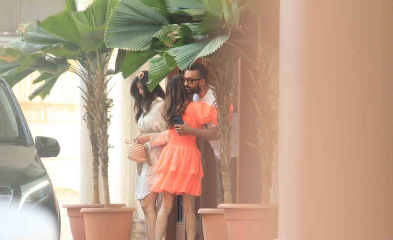 Shamita Shetty hugs Raj Kundra