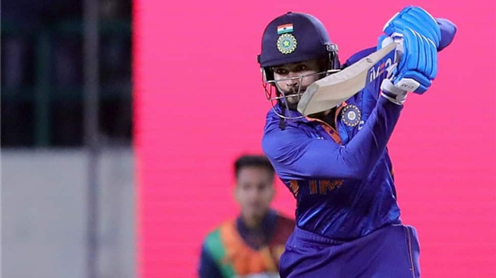 India vs SL 3rd T20: Shreyas Iyer smashes HUGE record of Virat Kohli in bilateral series