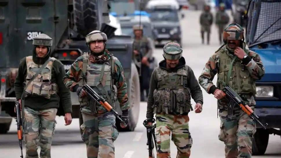 Indian army apprehends infiltrator at LoC in Mendhar