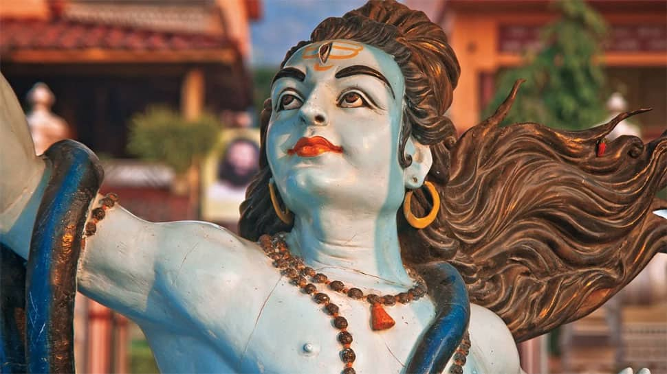 On Maha Shivratri, bhang served as prasad in Varanasi - Here&#039;s why!