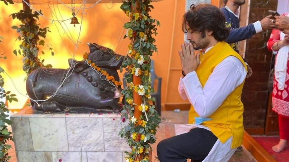 Baal Shiv actor Siddharth Arora offers prayers at Kaal Bhairav temple on Maha Shivratri