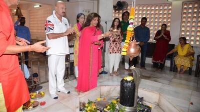 Rakesh Roshan visits Shiv Temple with wife