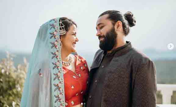 Shahid Kapoor&#039;s sister Sanah Kapur and Mayank Pahwa are married, bride shares first pics, Mira Rajput poses with hubby