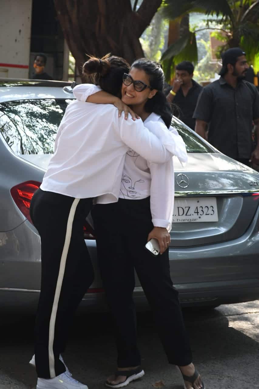 Kareena Kapoor and Kajol catch up after long Kareena Kapoor and Kajol catch up after long