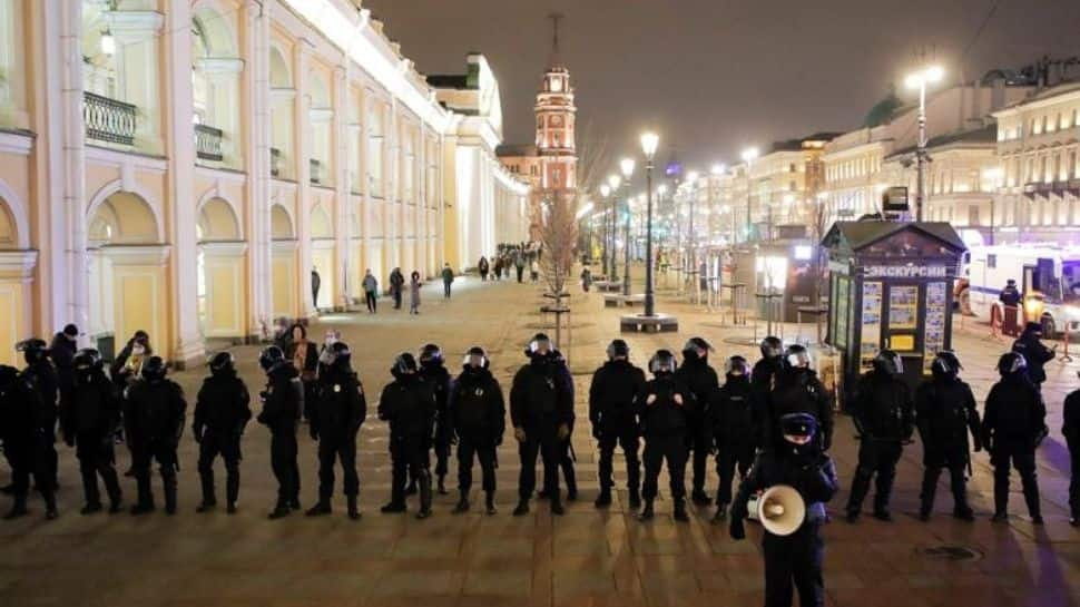 Law enforcement deployed at anti-war protests in Russia