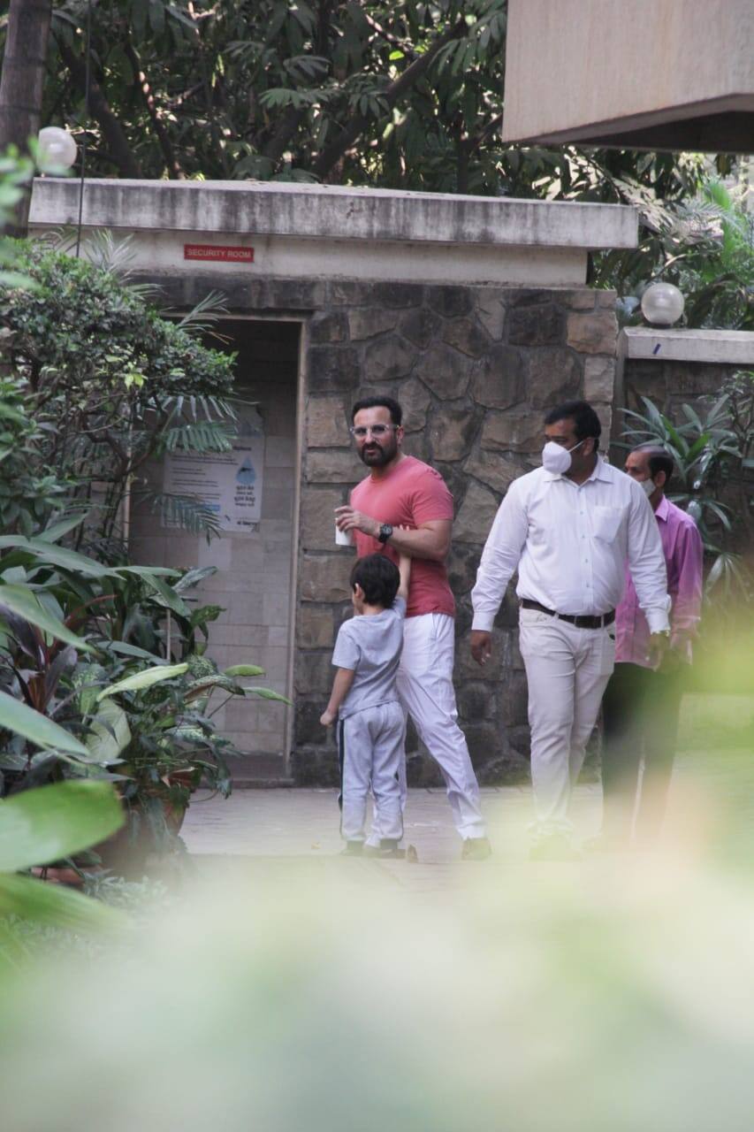 Saif dons a salmon colour t-shirt with white pyjama