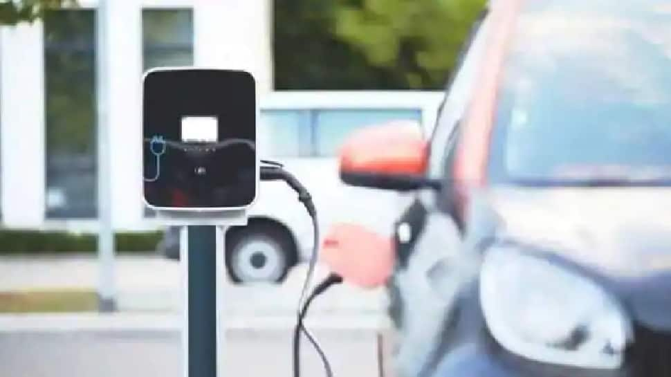 Noida-Agra, Delhi-Jaipur expressways to soon become EV friendly with THESE many charging stations