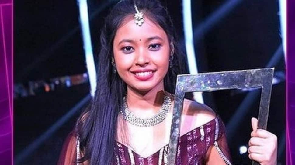 Neelanjana Ray Wins Sa Re Ga Ma Pa Trophy Takes Home Rs 10 Lakh Television News Zee News