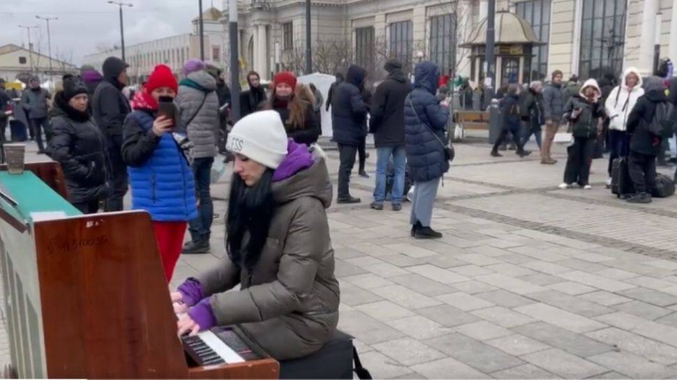 Viral from Ukraine: Woman plays &#039;What a wonderful world&#039; outside Lviv station amid war- Watch