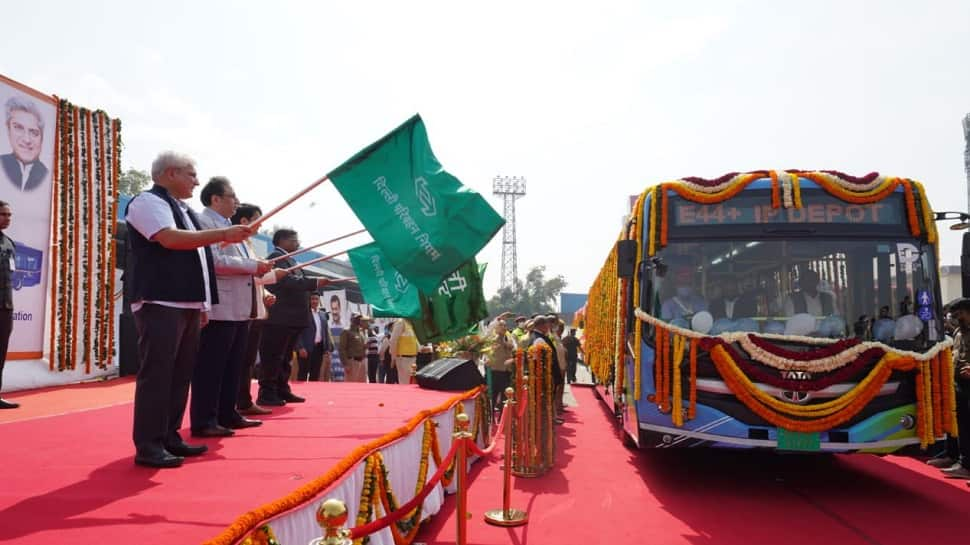 Delhi Transport Minister Kailash Gehlot flags off 100 low-floor CNG buses