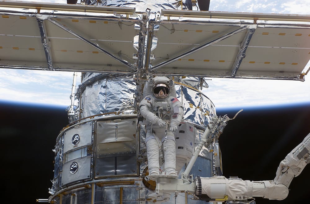 The Spacewalk to upgrade the Hubble Telescope