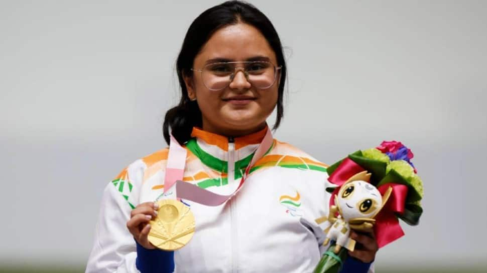 Avani Lekhara is one of the finest Paralympians in India. Currently, World No 2 in Women’s 10m Air Rifle standing SH1, Avani has made the nation proud on many occasions.  She won a gold medal in 10m air rifle standing and a bronze medal in 50m rifle 3 positions at Tokyo 2020 Paralympics. (Source: Twitter)