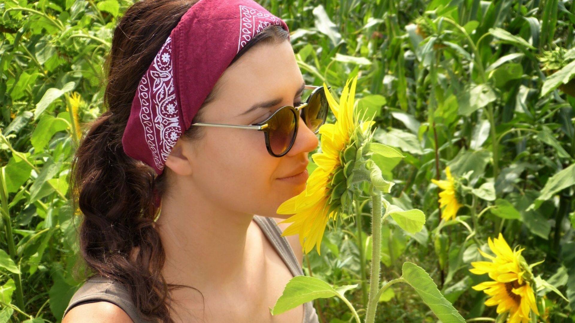 Sport a bandana and sunglasses: 