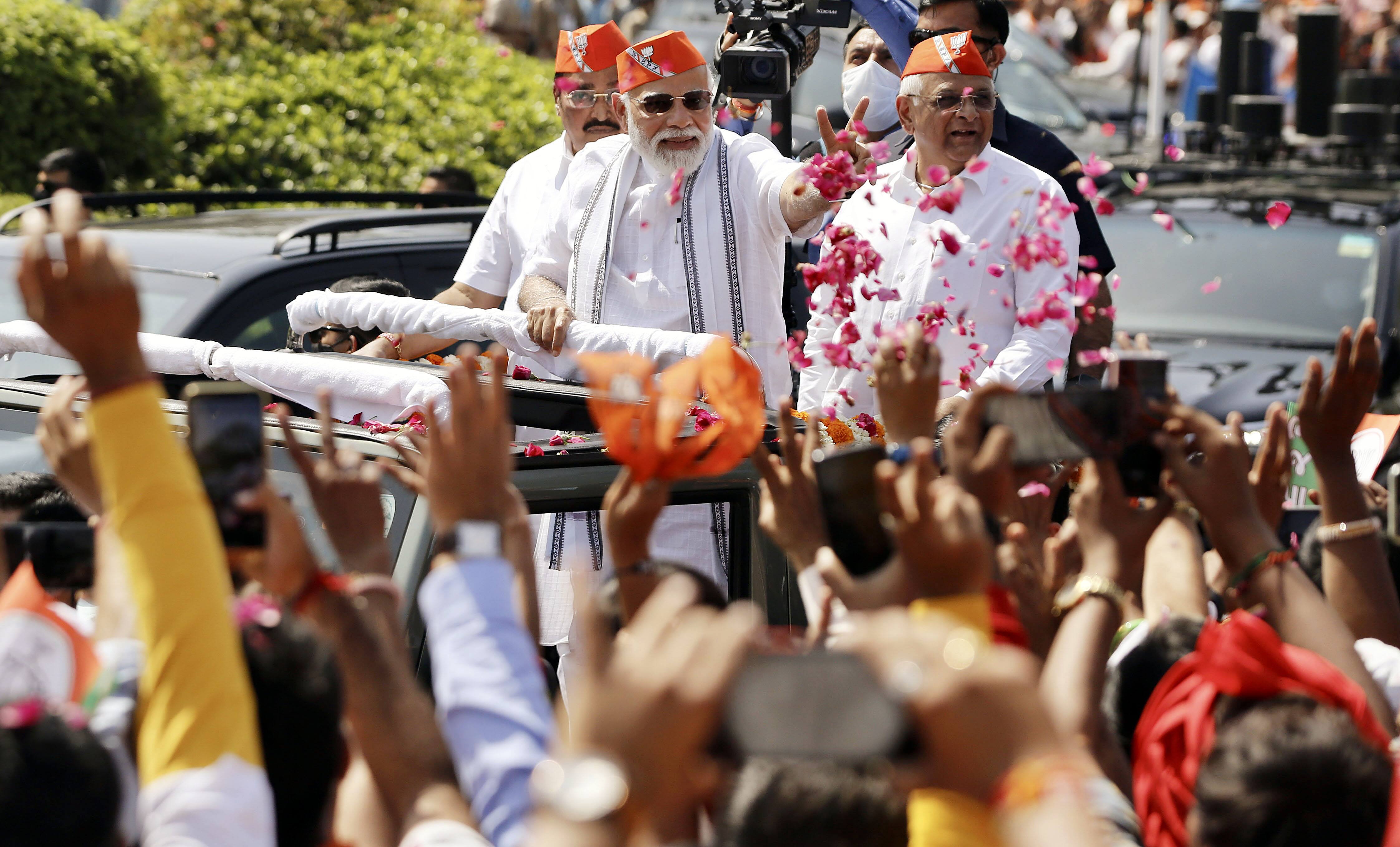 PM Narendra Modi received grand welcome in Gujarat