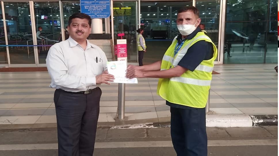 Mumbai Airport staff returns lost Rs 20,000 cash to flyer; shows integrity