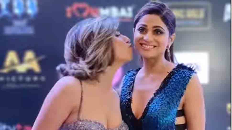 Shamita Shetty, Neha Bhasin&#039;s awkward kiss moment goes viral on internet: WATCH