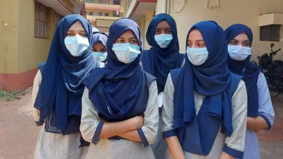 Vonis baris Karnataka Hijab besok;  pertemuan publik dilarang di Bengaluru mulai 15-21 Maret |  Berita India