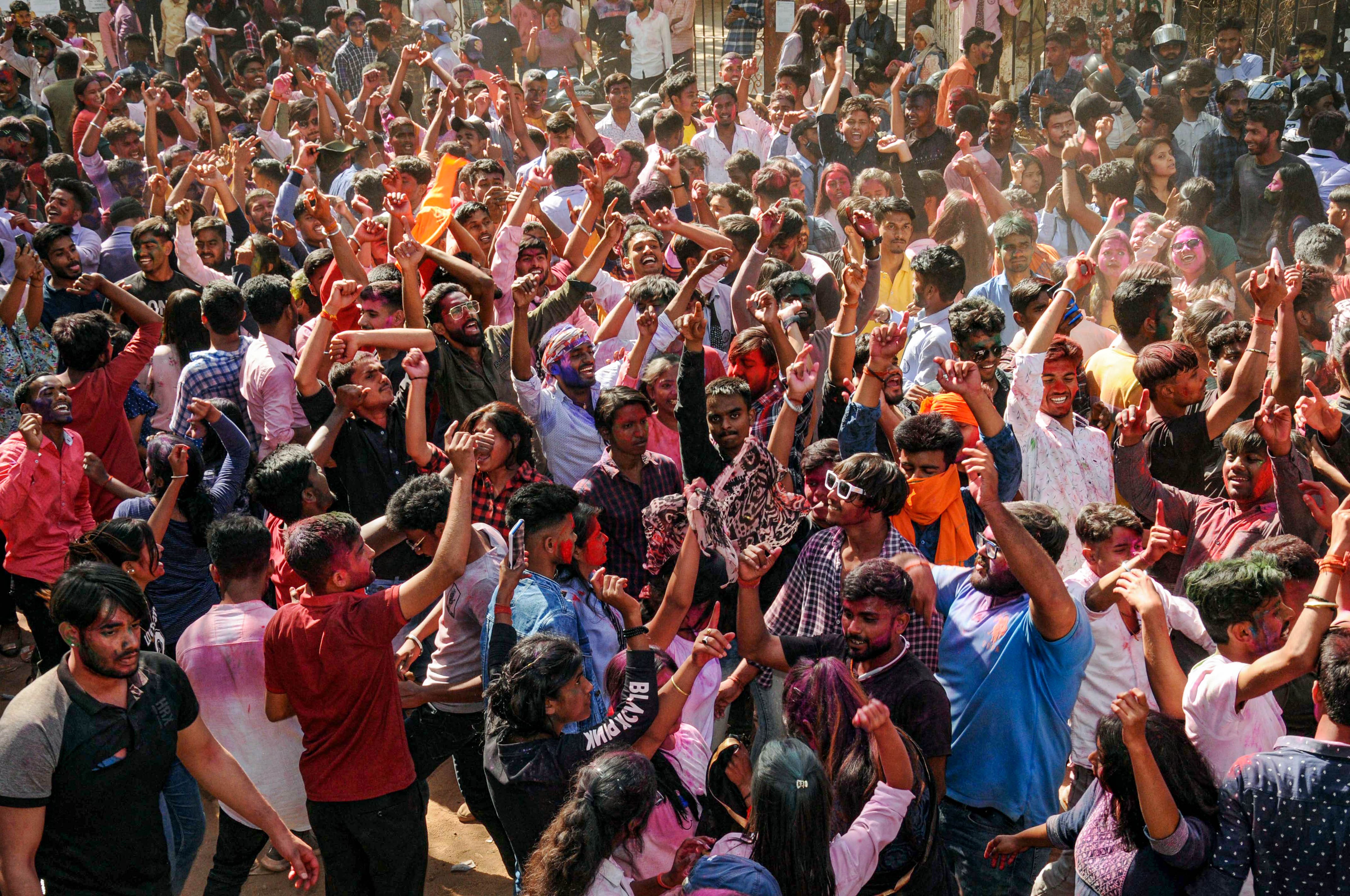 ABVP activists play Holi at DSPM University